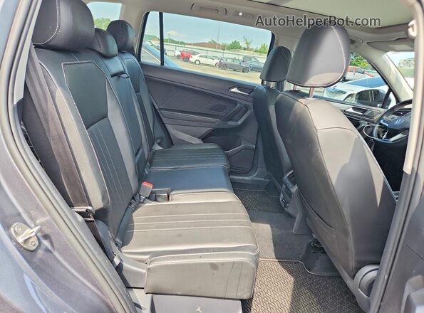 3VV2B7AX1NM115297 2022 VOLKSWAGEN TIGUAN Gray Rear interior view