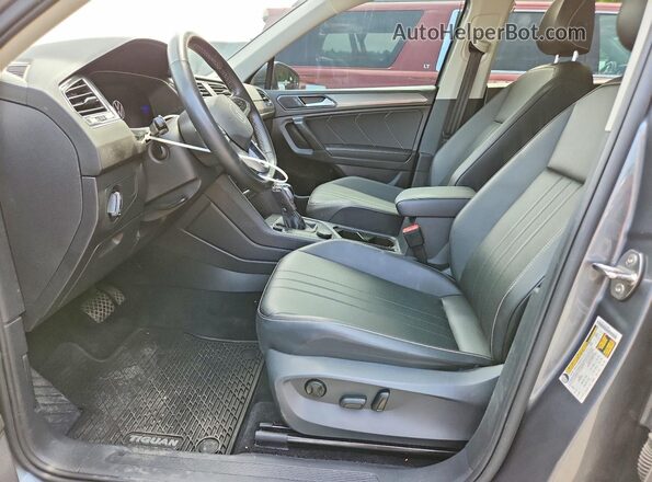 3VV2B7AX1NM115297 2022 VOLKSWAGEN TIGUAN Gray Front interior view