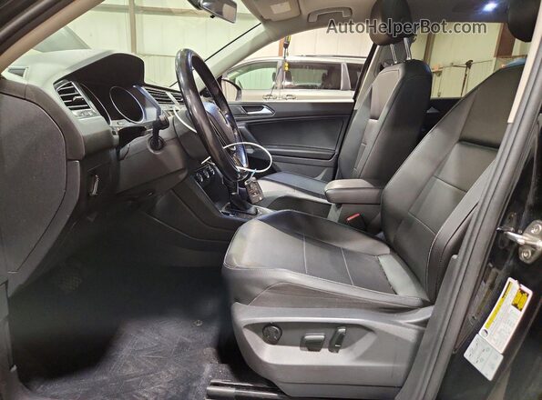 3VV2B7AX2JM050826 2018 VOLKSWAGEN TIGUAN Синий Вид салона спереди