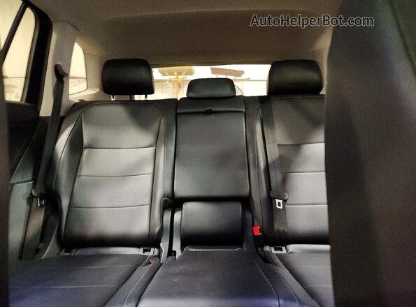 3VV2B7AX2JM050826 2018 VOLKSWAGEN TIGUAN Синий Вид задних сидений