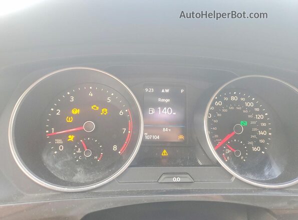 3VV2B7AX2JM153695 2018 VOLKSWAGEN TIGUAN White Սարքավորումների վահանակի տեսք