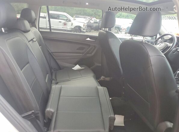 3VV2B7AX2JM153695 2018 VOLKSWAGEN TIGUAN White Հետևի նստատեղերի տեսք