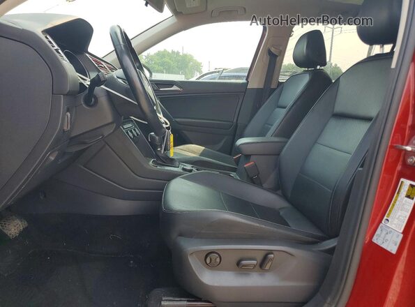 3VV2B7AX2JM160534 2018 VOLKSWAGEN TIGUAN Red Front interior view