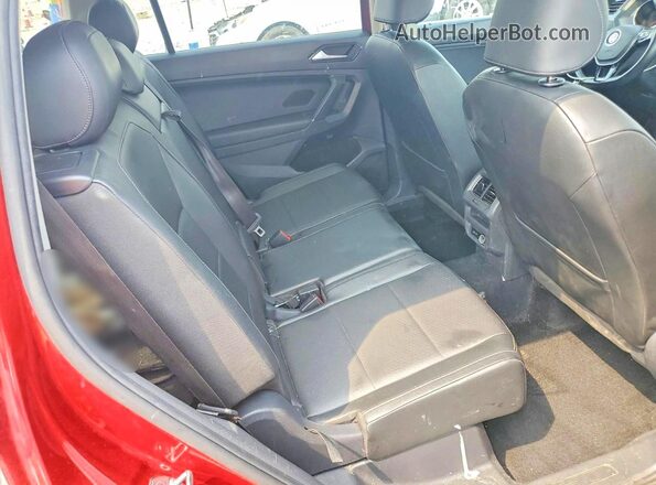 3VV2B7AX2JM160534 2018 VOLKSWAGEN TIGUAN Red Rear interior view