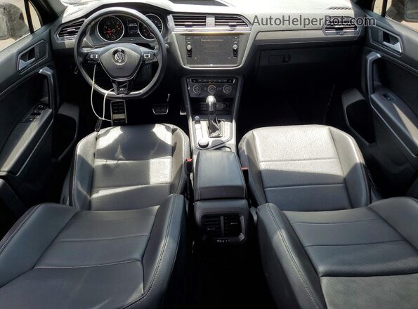 3VV2B7AX3MM070992 2021 VOLKSWAGEN TIGUAN Black Առջևի վահանակի տեսք