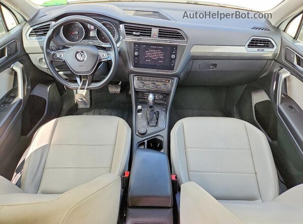 3VV2B7AX4MM129449 2021 VOLKSWAGEN TIGUAN White Առջևի վահանակի տեսք