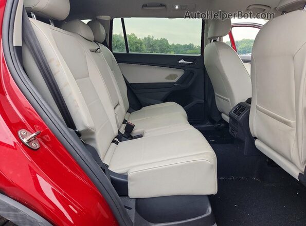 3VV2B7AX6JM014444 2018 VOLKSWAGEN TIGUAN Красный Вид задней части салона