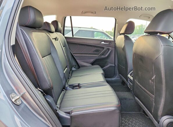 3VV2B7AX6RM202019 2024 VOLKSWAGEN TIGUAN Gray Rear interior view