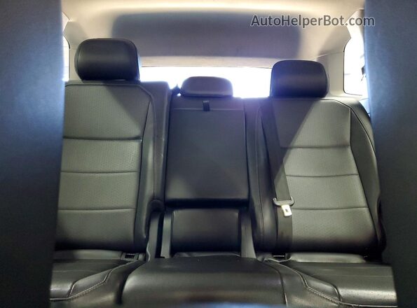 3VV2B7AX8JM185907 2018 VOLKSWAGEN TIGUAN Белый Вид задних сидений