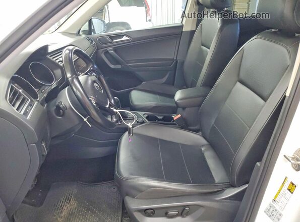3VV2B7AX8JM185907 2018 VOLKSWAGEN TIGUAN Белый Вид салона спереди