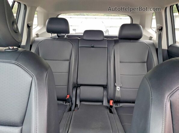 3VV2B7AX8KM065543 2019 VOLKSWAGEN TIGUAN White Widok tylnych siedzeń