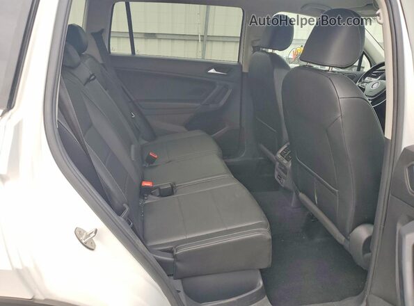 3VV2B7AX8KM065543 2019 VOLKSWAGEN TIGUAN White Widok wnętrza z tyłu