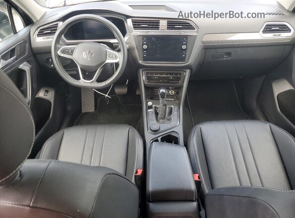 3VV2B7AX8NM028075 2022 VOLKSWAGEN TIGUAN Черный Вид панели приборов