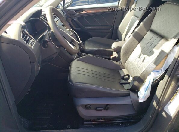 3VV2B7AX8NM049203 2022 VOLKSWAGEN TIGUAN Gray Front interior view