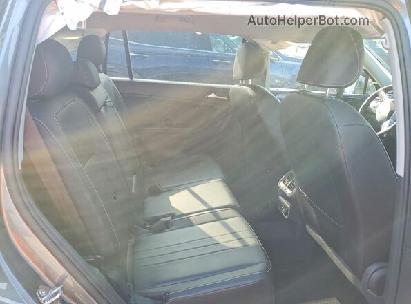 3VV2B7AX8NM049203 2022 VOLKSWAGEN TIGUAN Gray Rear seats view