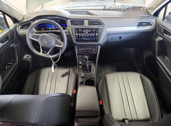 3VV2B7AX9NM077902 2022 VOLKSWAGEN TIGUAN Gray Առջևի վահանակի տեսք