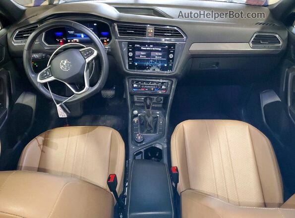 3VV2B7AX9NM135250 2022 VOLKSWAGEN TIGUAN Blue Առջևի վահանակի տեսք
