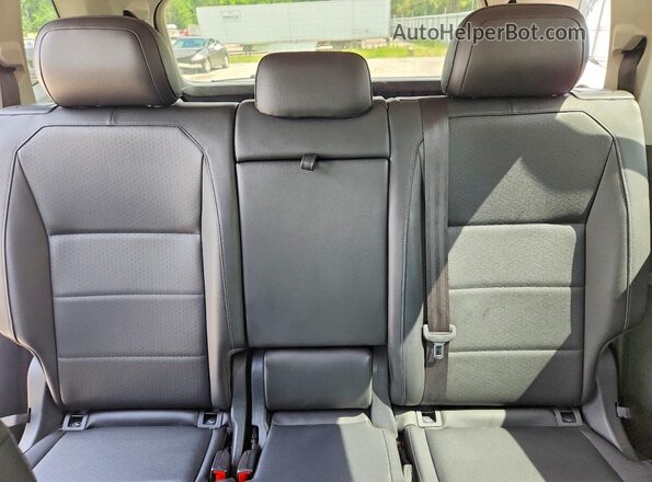 3VV3B7AX0JM049498 2018 VOLKSWAGEN TIGUAN Черный Вид задних сидений