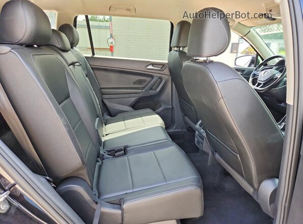3VV3B7AX0JM049498 2018 VOLKSWAGEN TIGUAN Черный Вид задней части салона