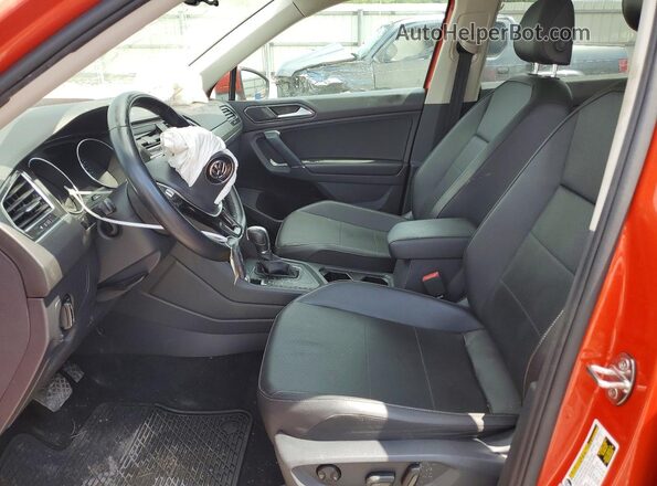 3VV3B7AX0JM081867 2018 VOLKSWAGEN TIGUAN Orange Widok wnętrza z przodu