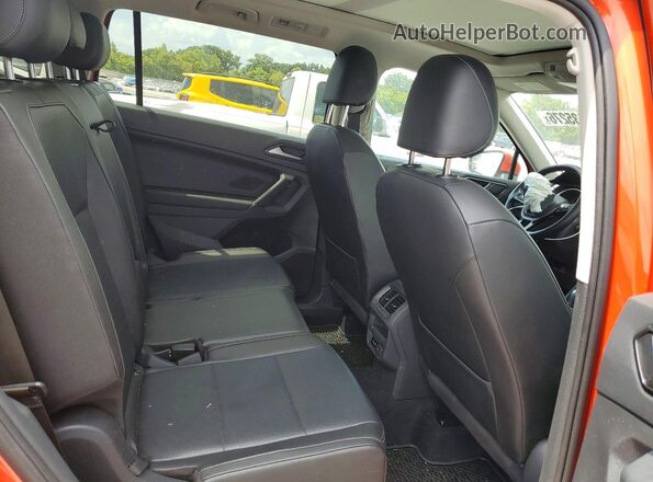 3VV3B7AX0JM081867 2018 VOLKSWAGEN TIGUAN Orange Widok wnętrza z tyłu