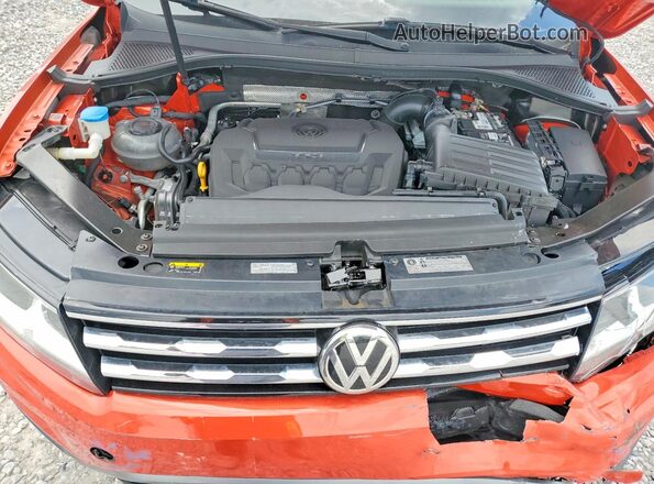 3VV3B7AX0JM081867 2018 VOLKSWAGEN TIGUAN Orange Widok komory silnika