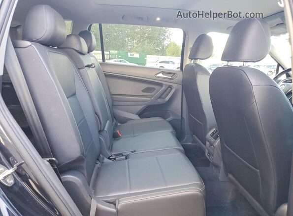 3VV3B7AX1JM083854 2018 VOLKSWAGEN TIGUAN Черный Вид задней части салона