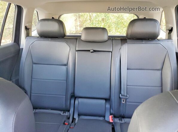 3VV3B7AX1JM083854 2018 VOLKSWAGEN TIGUAN Черный Вид задних сидений
