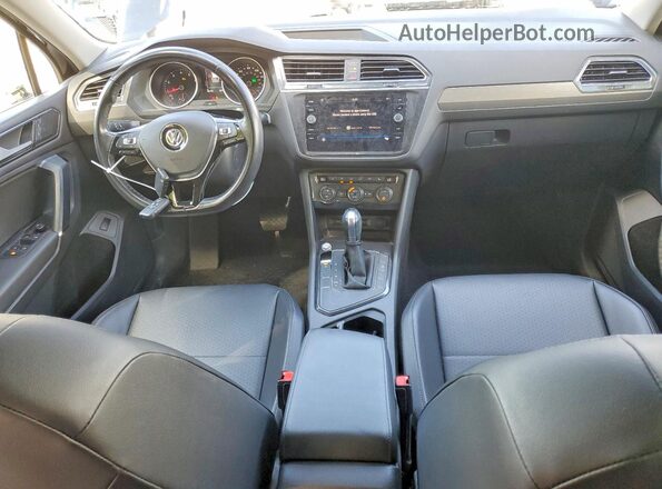 3VV3B7AX1JM083854 2018 VOLKSWAGEN TIGUAN Черный Вид панели приборов