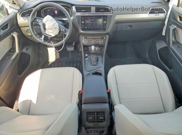 3VV3B7AX1MM075029 2021 VOLKSWAGEN TIGUAN Black Առջևի վահանակի տեսք