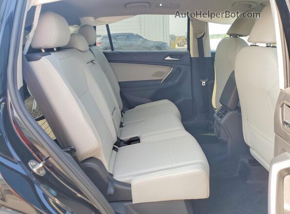 3VV3B7AX1MM075029 2021 VOLKSWAGEN TIGUAN Black Սալոնի հետևի տեսք