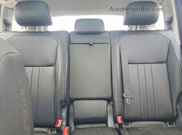 3VV3B7AX1NM138440 2022 VOLKSWAGEN TIGUAN Gold Widok tylnych siedzeń