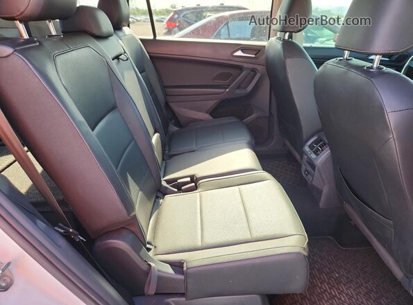 3VV3B7AX2LM061607 2020 VOLKSWAGEN TIGUAN White უკანა სავარძლების ხედი