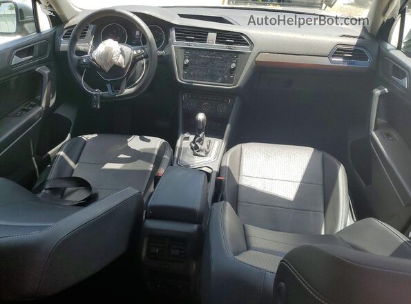 3VV3B7AX3MM122674 2021 VOLKSWAGEN TIGUAN Silver Vista del salpicadero