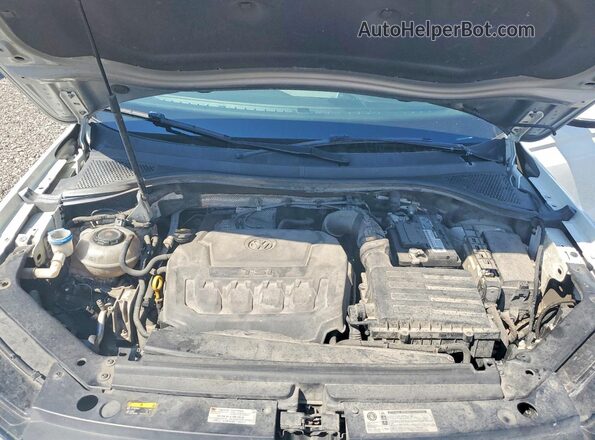 3VV3B7AX4JM063923 2018 VOLKSWAGEN TIGUAN White Вид підкапотного простору