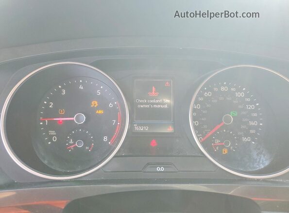 3VV3B7AX4JM063923 2018 VOLKSWAGEN TIGUAN White Вид щитка приладів