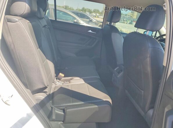 3VV3B7AX4JM063923 2018 VOLKSWAGEN TIGUAN White Вид задньої частини салону