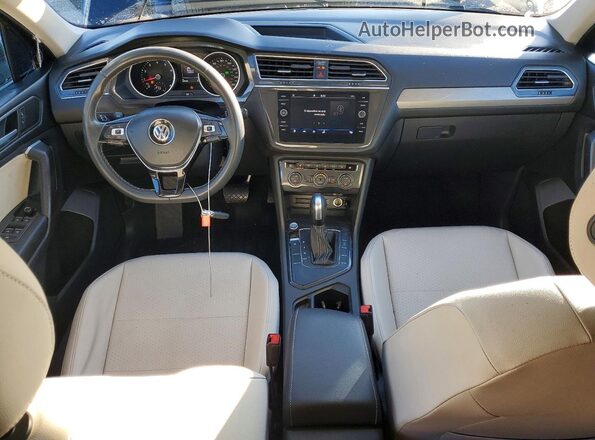 3VV3B7AX7MM076542 2021 VOLKSWAGEN TIGUAN Black წინა პანელის ხედი