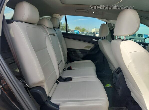3VV3B7AX8MM140765 2021 VOLKSWAGEN TIGUAN Черный Вид задней части салона