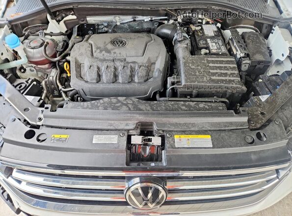 3VV3B7AX8RM182022 2024 VOLKSWAGEN TIGUAN White Vista del compartimento del motor
