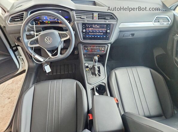 3VV3B7AX8RM182022 2024 VOLKSWAGEN TIGUAN White Vista del salpicadero