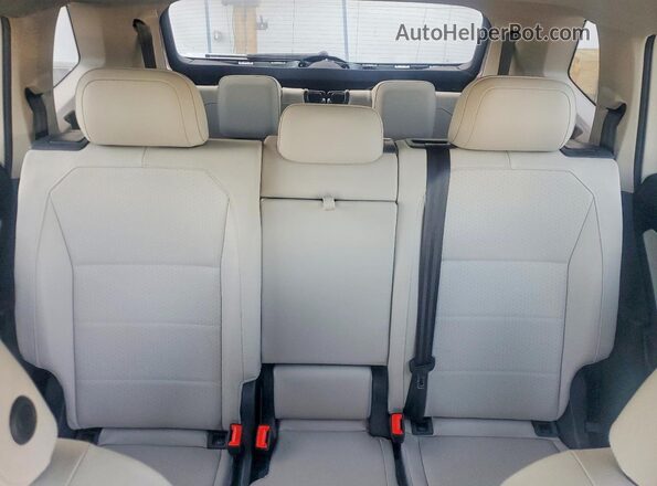 3VV3B7AX9MM124493 2021 VOLKSWAGEN TIGUAN White Rear seats view