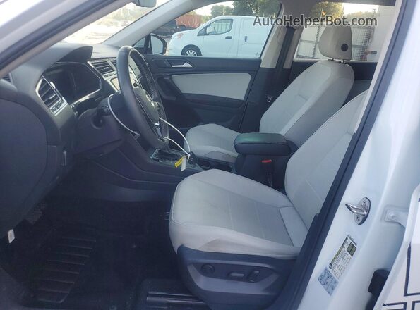 3VV3B7AX9MM124493 2021 VOLKSWAGEN TIGUAN White Front interior view