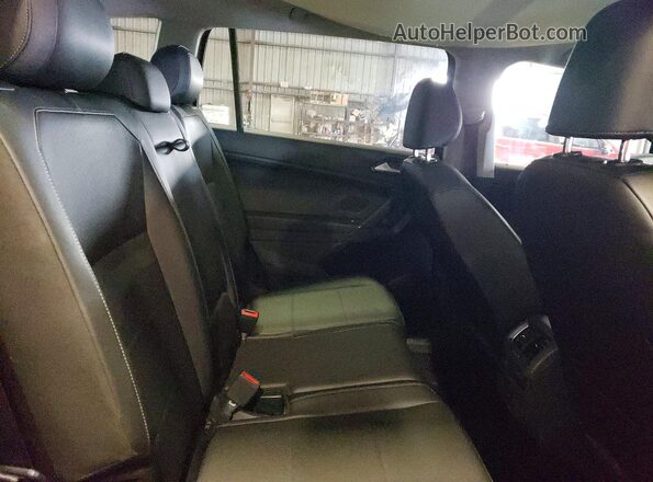3VV3B7AXXJM139869 2018 VOLKSWAGEN TIGUAN Burgundy Սալոնի հետևի տեսք