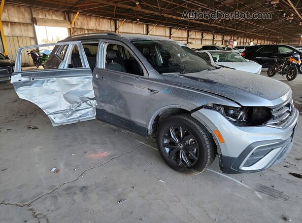 3VV3B7AXXRM136031 2024 VOLKSWAGEN TIGUAN Gray Przód prawy