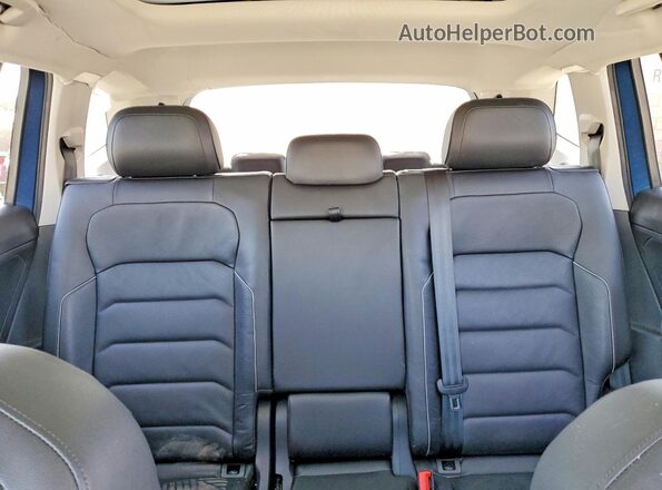 3VV4B7AX1JM208615 2018 VOLKSWAGEN TIGUAN Blue Vista de los asientos traseros