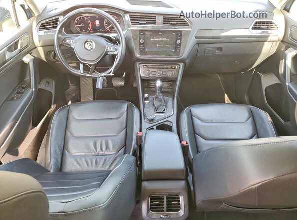 3VV4B7AX1JM208615 2018 VOLKSWAGEN TIGUAN Blue Vista del salpicadero