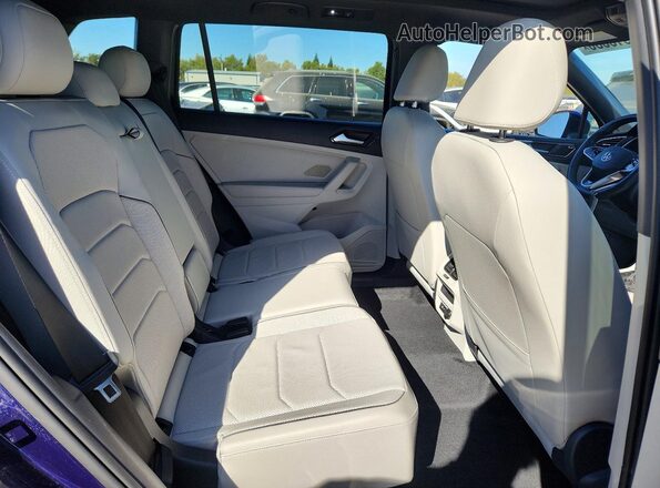 3VV4B7AX1NM133923 2022 VOLKSWAGEN TIGUAN Blue უკანა სალონის ხედი