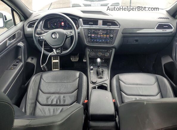 3VV4B7AX5MM097216 2021 VOLKSWAGEN TIGUAN White Dashboard view