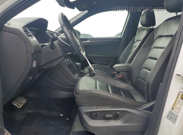 3VV4B7AX5MM097216 2021 VOLKSWAGEN TIGUAN White Front interior view